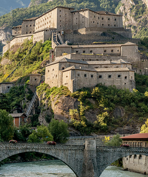 slider_500X600_01-AOSTA